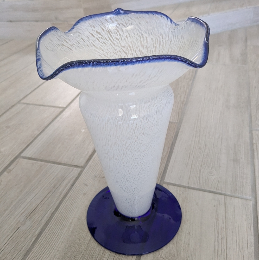 BEAUTIFUL GLASS VASE